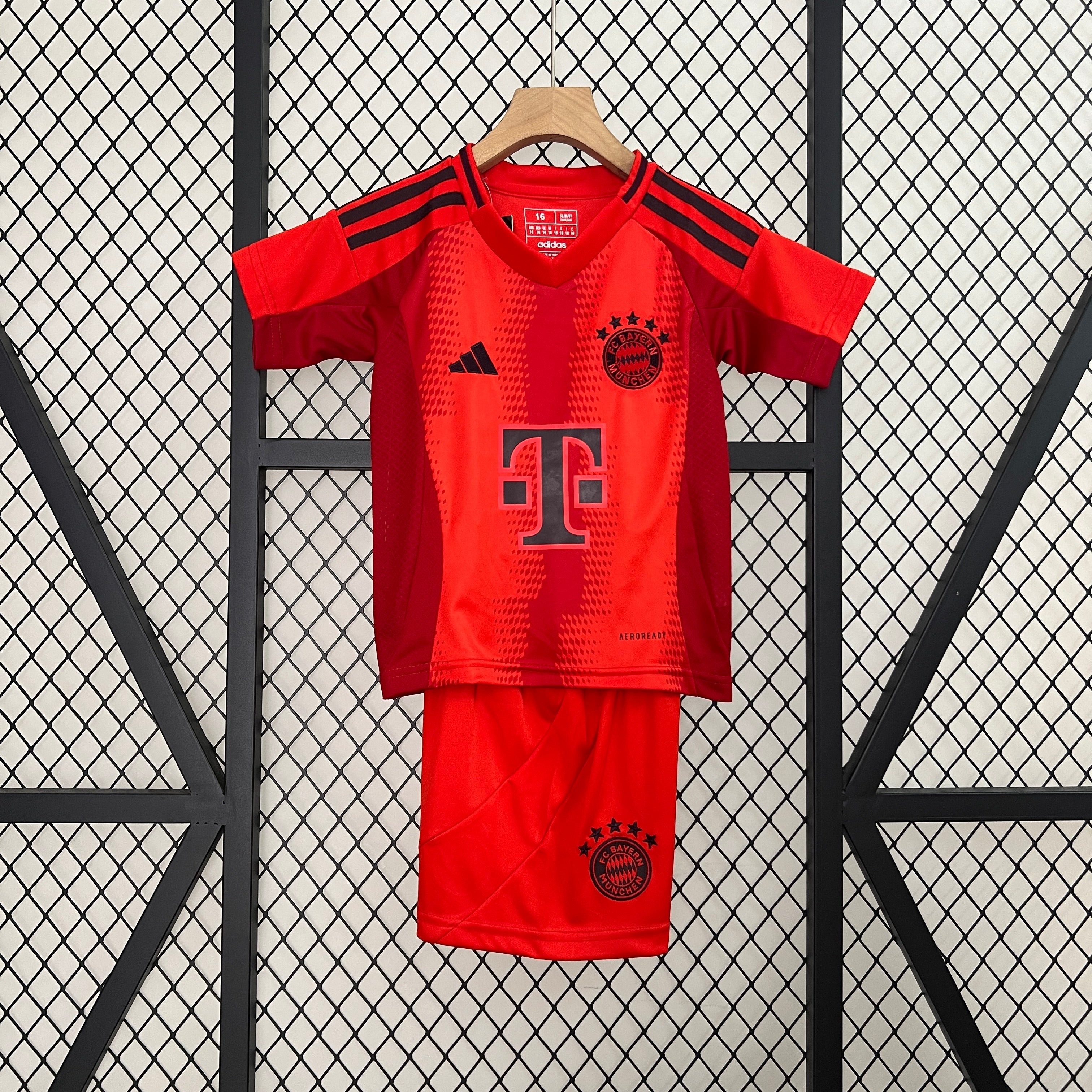 24/25 kids Bayern Munich home