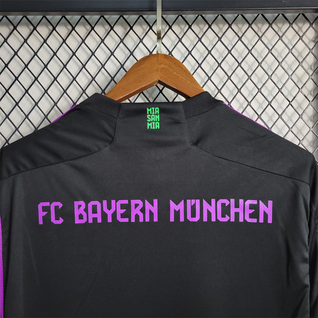 23-24 Bayern away