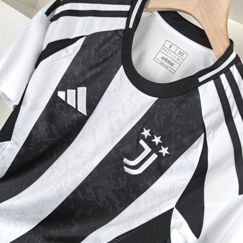 24-25 Juventus Home Kit